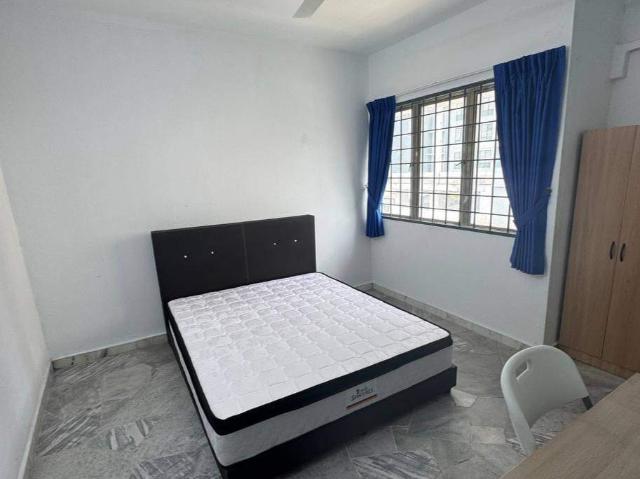 Master Room, De Tropicana, Kuchai Lama [MALE UNIT, Walking Distance to MRT, NSK, 2 Stops to TRX]