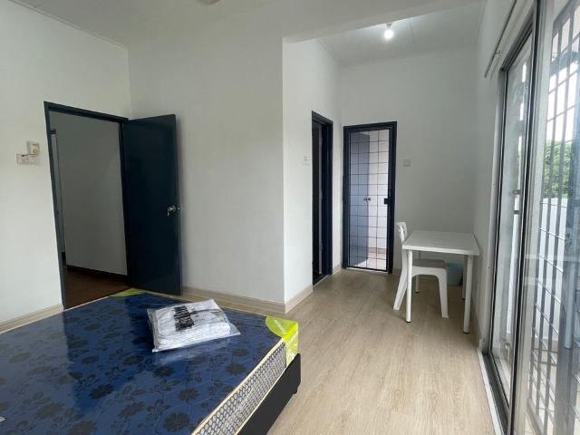 Master Room Female Only Room at Taman Tasik Prima Puchong, Bandar Putero