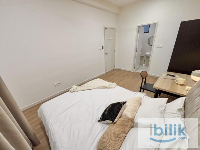 Master room for mix gender house in trinity wellnessa ampang easy access to lrt sri rampai