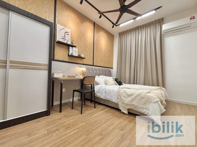Master room for mix gender house in ampang easy access to kpj ampang