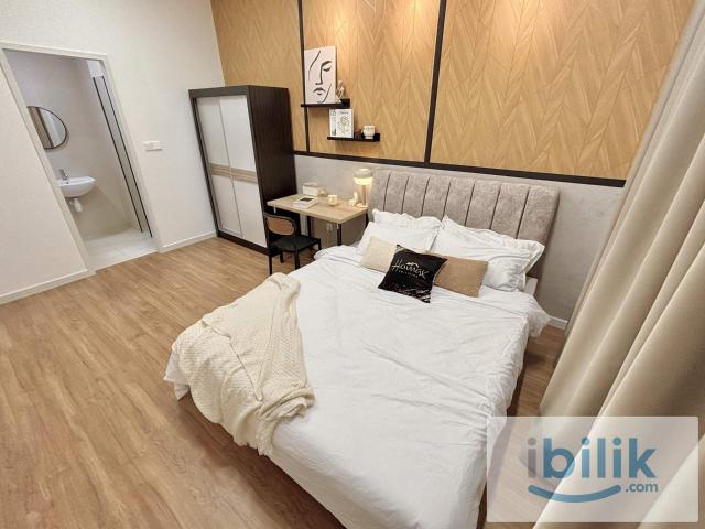 Master room for mix gender house in ampang near to klcc, tar umt & great food spots ️