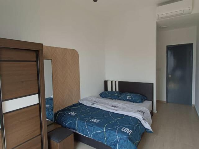 Master Room For Rent At The Hipster Residence