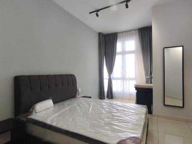 Master Room for rent in J dupion residence