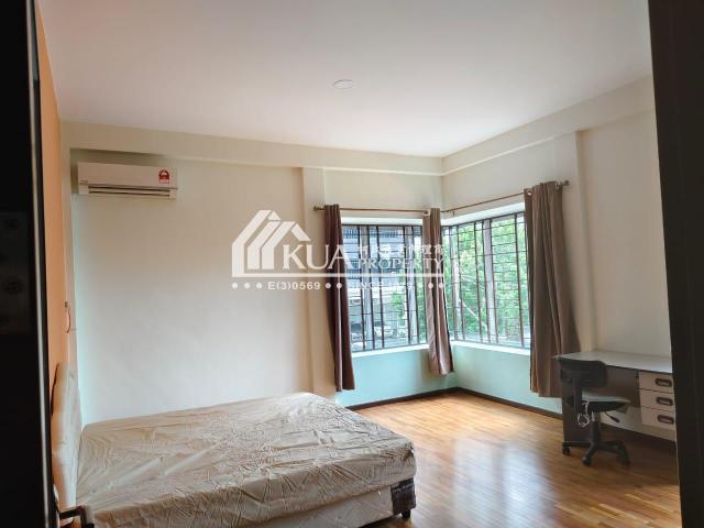 Master Room For Rent! Located at Stapok, behind HK Square