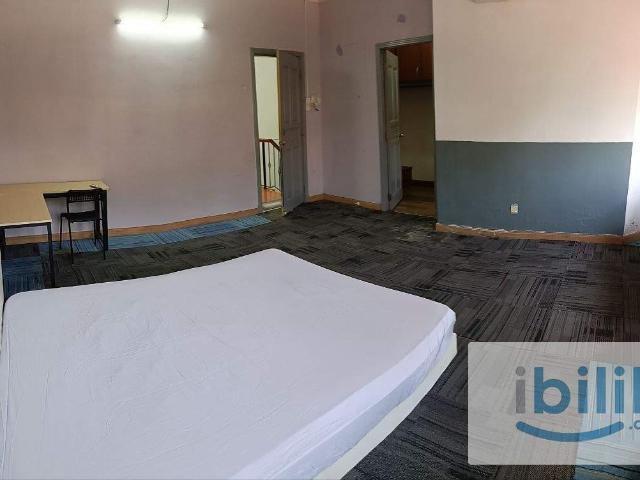 Master room for Rent nearby LRT / IOI Puchong mall ️