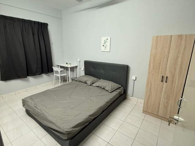 Master Room For Rent Private Bathroom at Pangsapuri Cemara, Cheras | 3 Mins Walk to Salak Selatan LRT | Female Unit