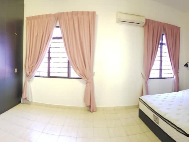 Master room for rent Puchong with Private bath king size bed