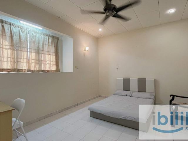 Master Room in Kota Kenari Chinese Female only