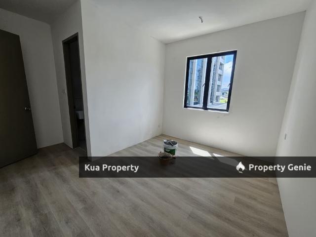 Master Room Kenny Hill Residence 2 For Rent! Located at Kenny Hill, opposite Swinburne