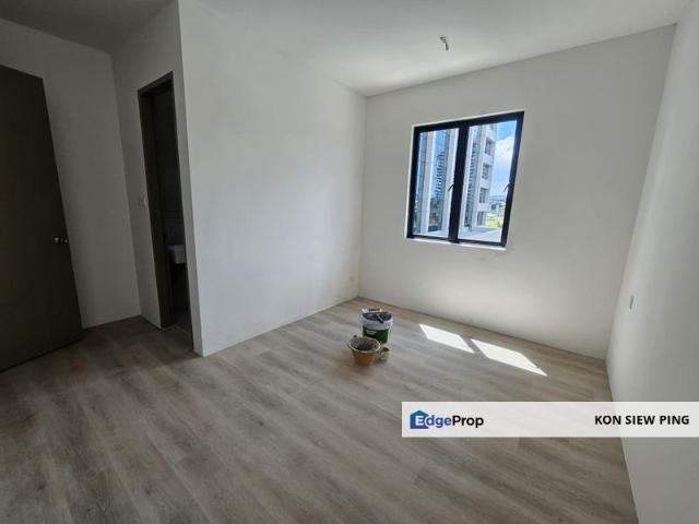 Master Room Kenny Hill Residence 2 For Rent! Located at Kenny Hill, opposite Swinburne