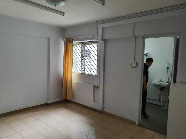 Master room @ Lorong Ah Soo | Private Bathroom | Aircon | PUB Included | Near Kovan MRT