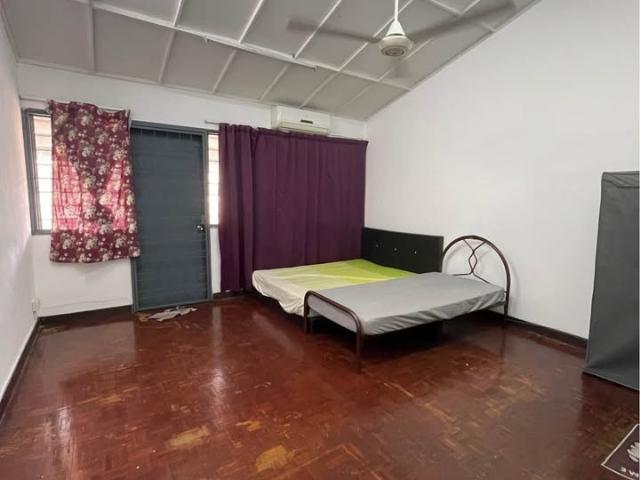 Master Room Luas + Private Bathroom di Taman Seputeh