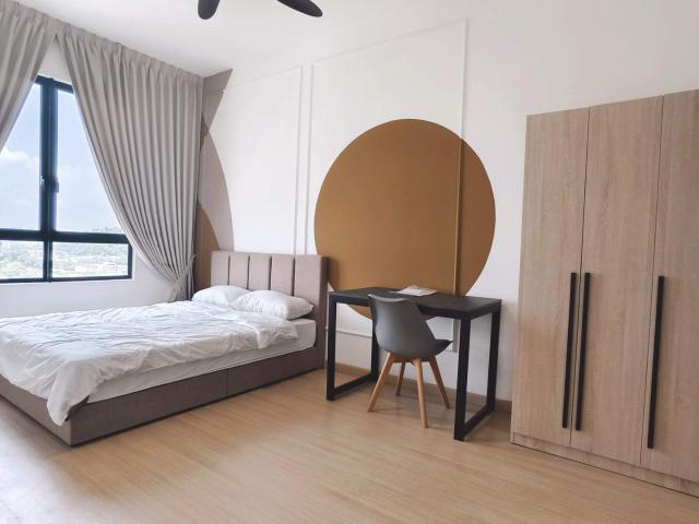 @, | Master Room. Move In July