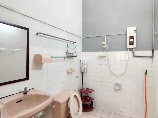 Master Room Near LRT SS18 | Newly Refurbished | SS18 Subang Jaya