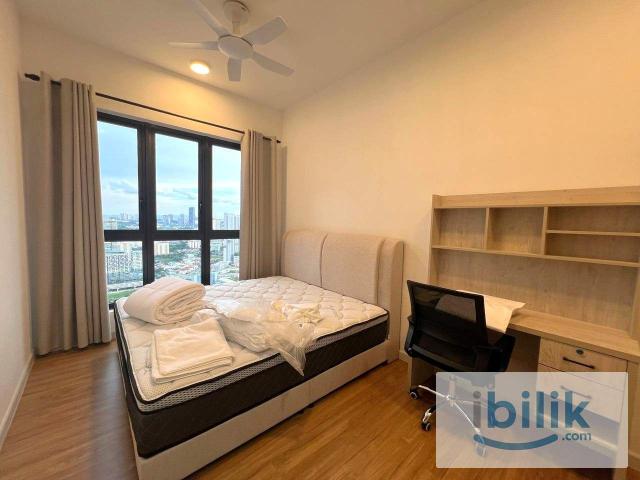 Master Room next to Maluri MRT | Near Velocity Mall