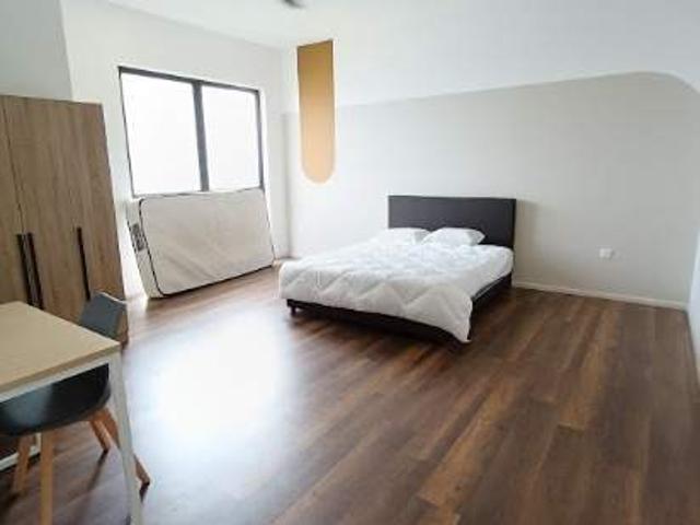 Master Room Next to MRT with Direct Cover Link Bridge Putrajaya Line