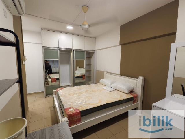 Master room | next to lrt cgc glenmarie