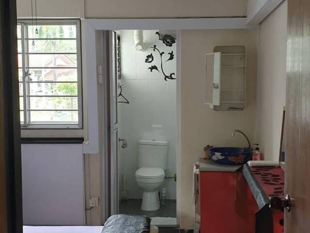 Master room or common room at 502 ang Mo Kio avenue 5 for rent! Aircon wifi!