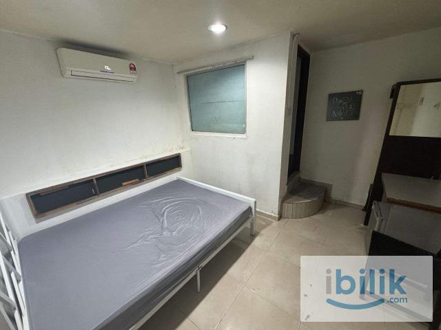 Master room | queen bed | private bathroom | near mrt