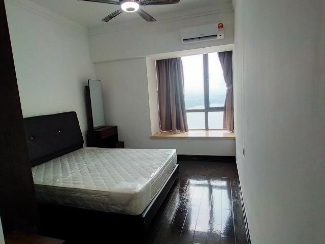 Master Room R&F Princess Cove for rent 3 mins walk to CIQ