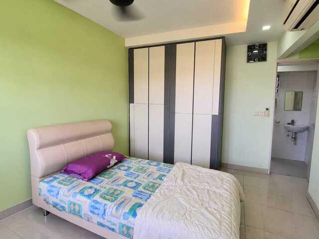 Master roomal with attached toilet