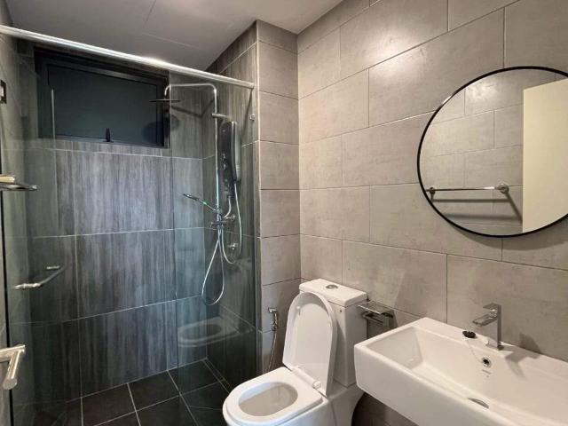Masterbed near mrt putra permai
