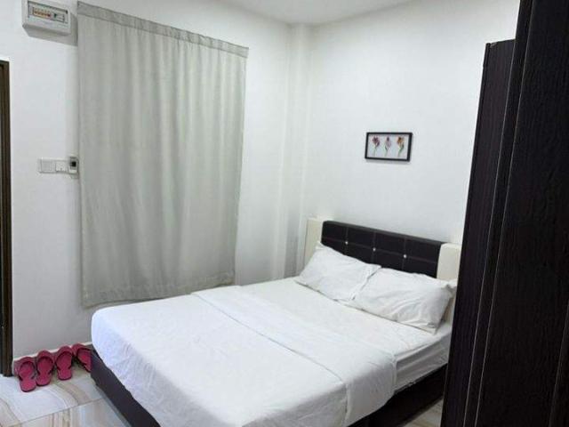 Masterbed room Attached Private Bathroom Available | Desa Tebrau | IKEA Toppen | Mont Austin