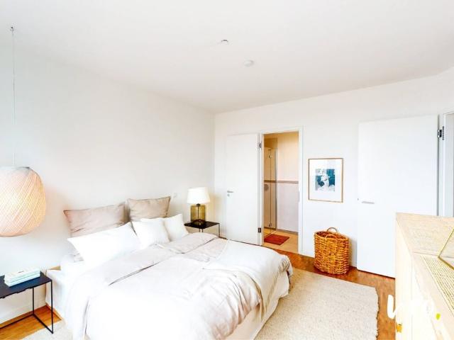 Masterbedroom, EBK, Wannenbad, Gäste WC und Südbalkon
