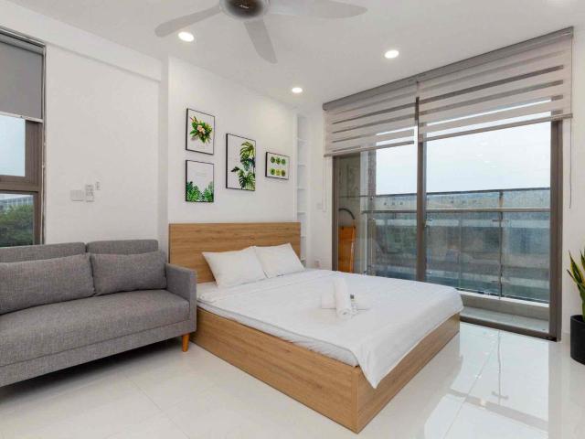 Masteri Millennium nice studio has balcony for rent