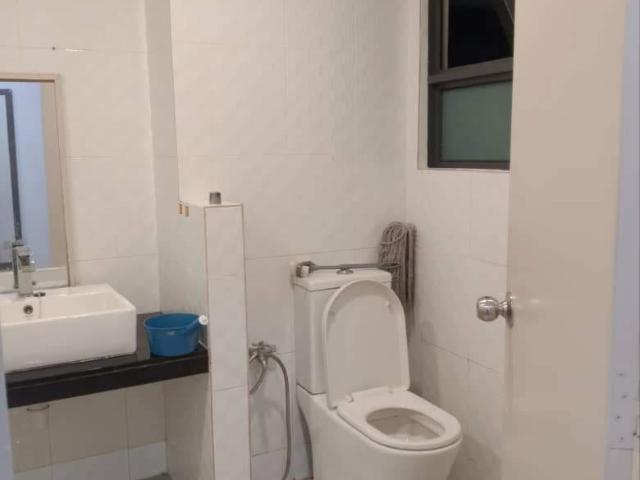 Masteroom available for rental