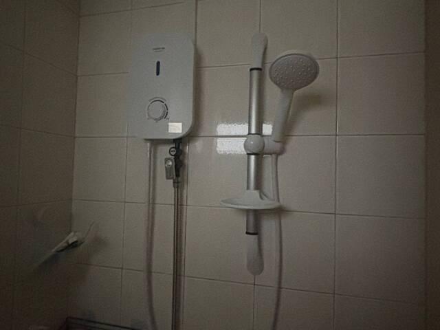 MasterRoom @ Ang Mo Kio Ave 1 BLK 208! NO AGENT FEE!