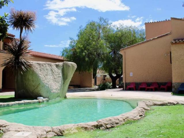 MAS, 3 GITES, SALLES DE RECEPTION, SUR TERRAIN AVEC PISCINE BOMPAS