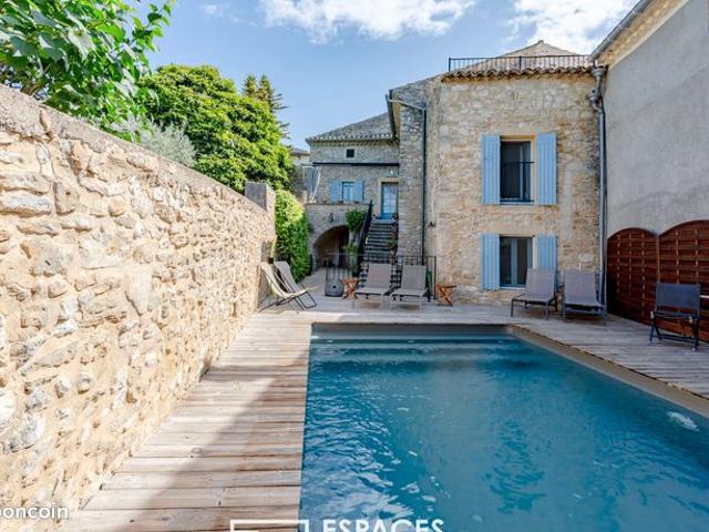Mas 10 pièces 280 m²