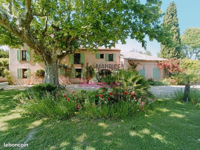 Mas 10 pièces 380 m²