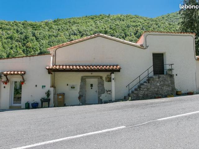 Mas 11 pièces 293 m²