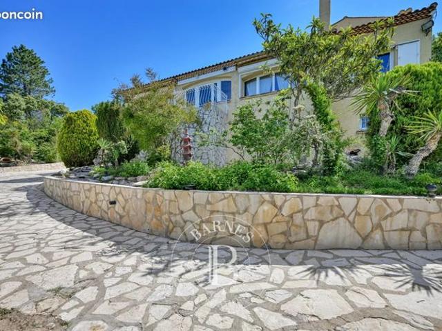 Mas 12 pièces 256 m²