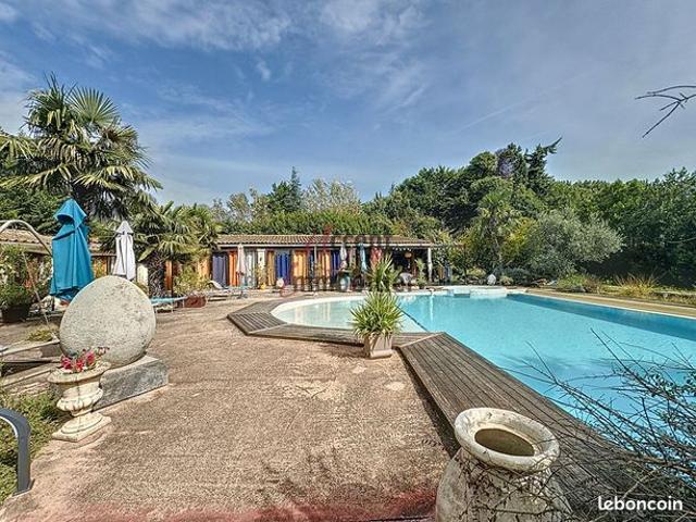 Mas 12 pièces 375 m²