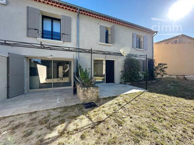 Mas mitoyen rénové 145 m² – Face au golf de Saumane