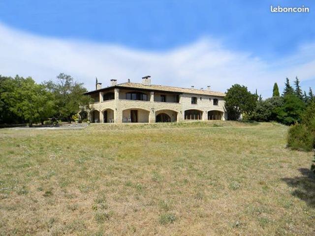 Mas 14 pièces 550 m²