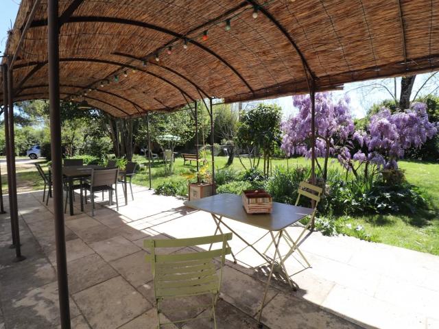 Mas 157 m² hab, Atelier 181m² et jardin paysagé de 2 000m² A. 160m² Cardet