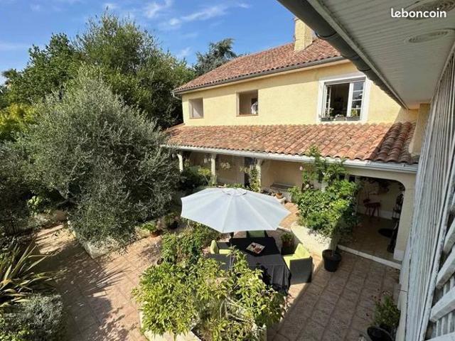 Mas 15 pièces 384 m²
