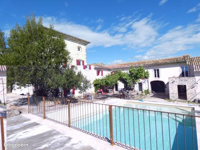 Mas 15 pièces 400 m²
