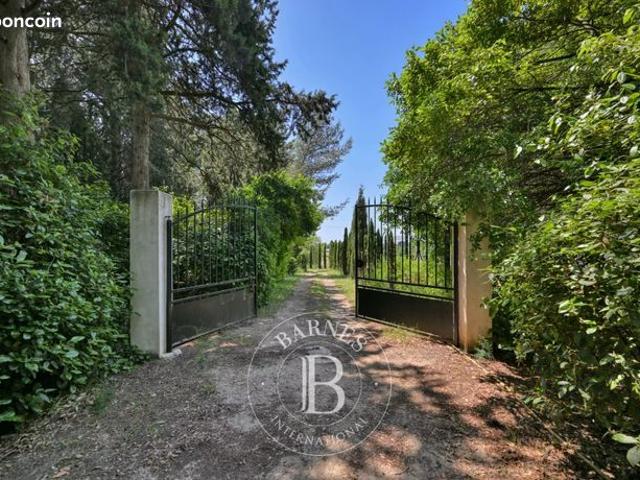 Mas 19 pièces 584 m²