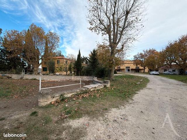 Mas 20 pièces 500 m²