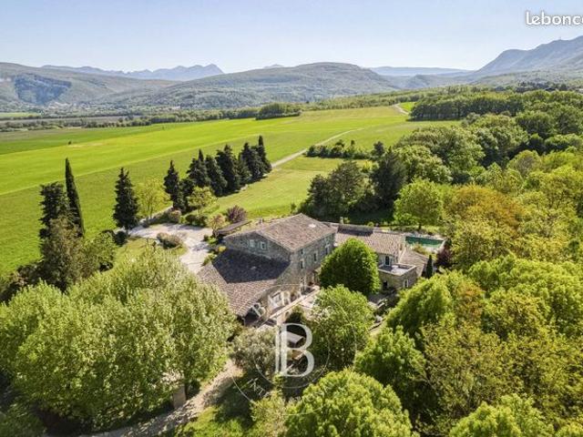 Mas 20 pièces 750 m²