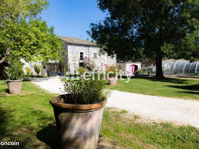Mas 25 pièces 608 m²