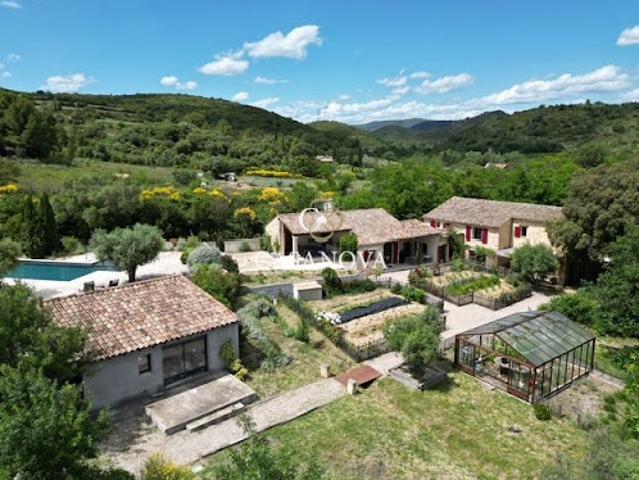 Maison avec piscine et terrasse