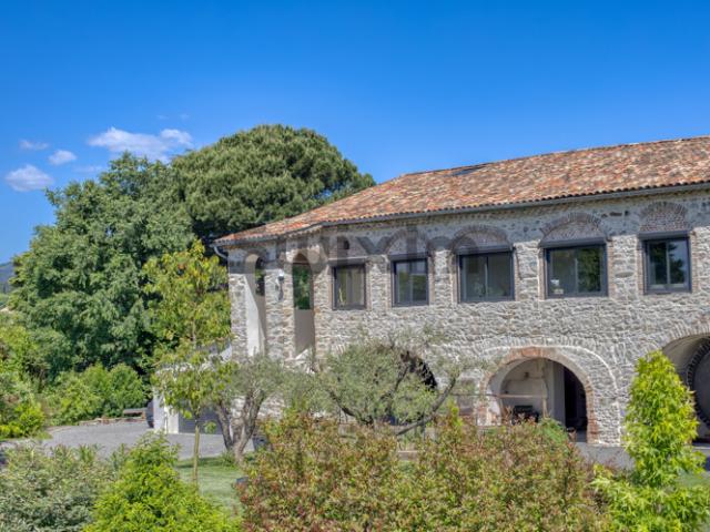 Mas 290m2 avec piscine et terrain