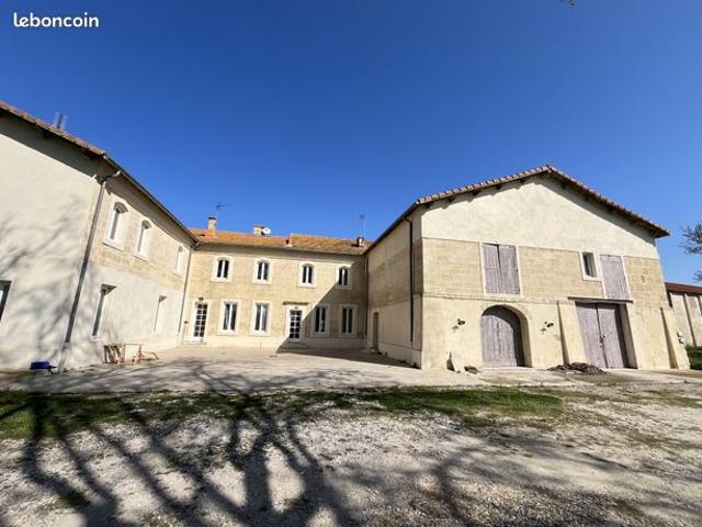 Mas 35 pièces 909 m²