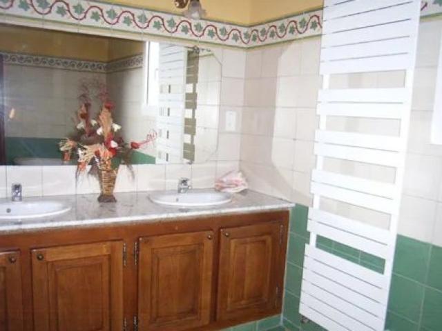 MAS 7 CHAMBRES SUR 700M² de JARDIN CLOS ET ARBORE